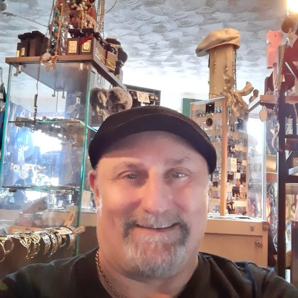 Meet your Posher, Sacha - Picture 1 of 1